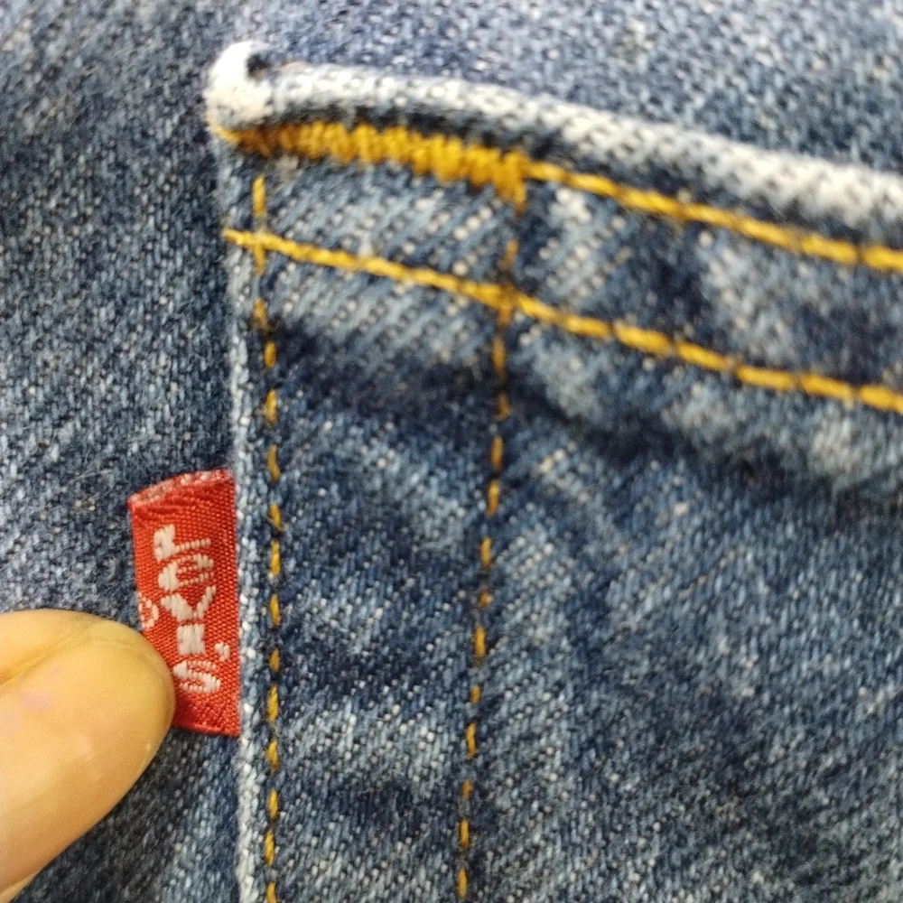 Levis excellent no
